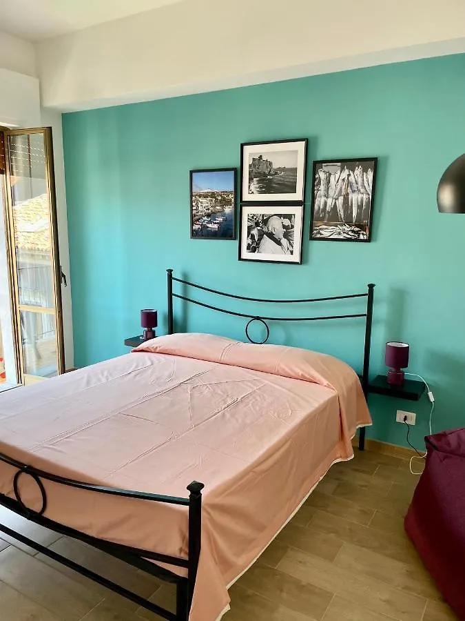 Stanza In Appartamento Condiviso Double Room With Private Bathroom And Balcony In A Shared House contacts