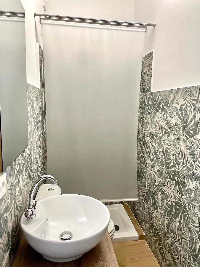 Stanza In Appartamento Condiviso Double Room With Private Bathroom And Balcony In A Shared House Catania 0*,  Italia